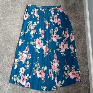 Floral, pleated skirt. Francesca’s size M new with tags